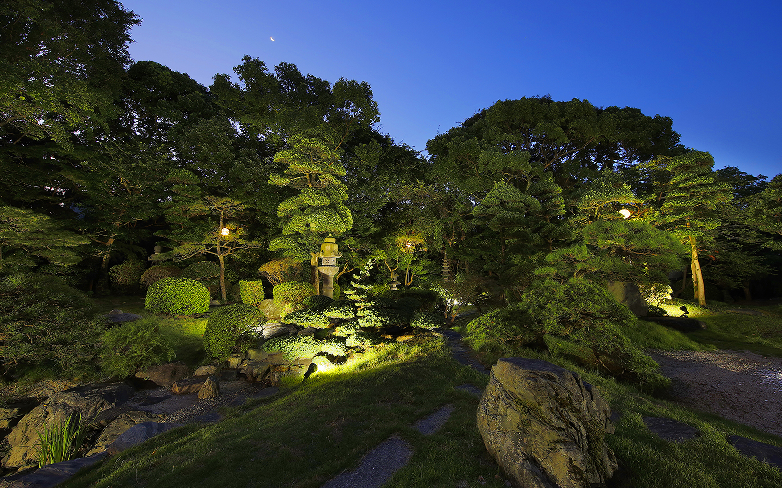池泉回遊式庭園 1