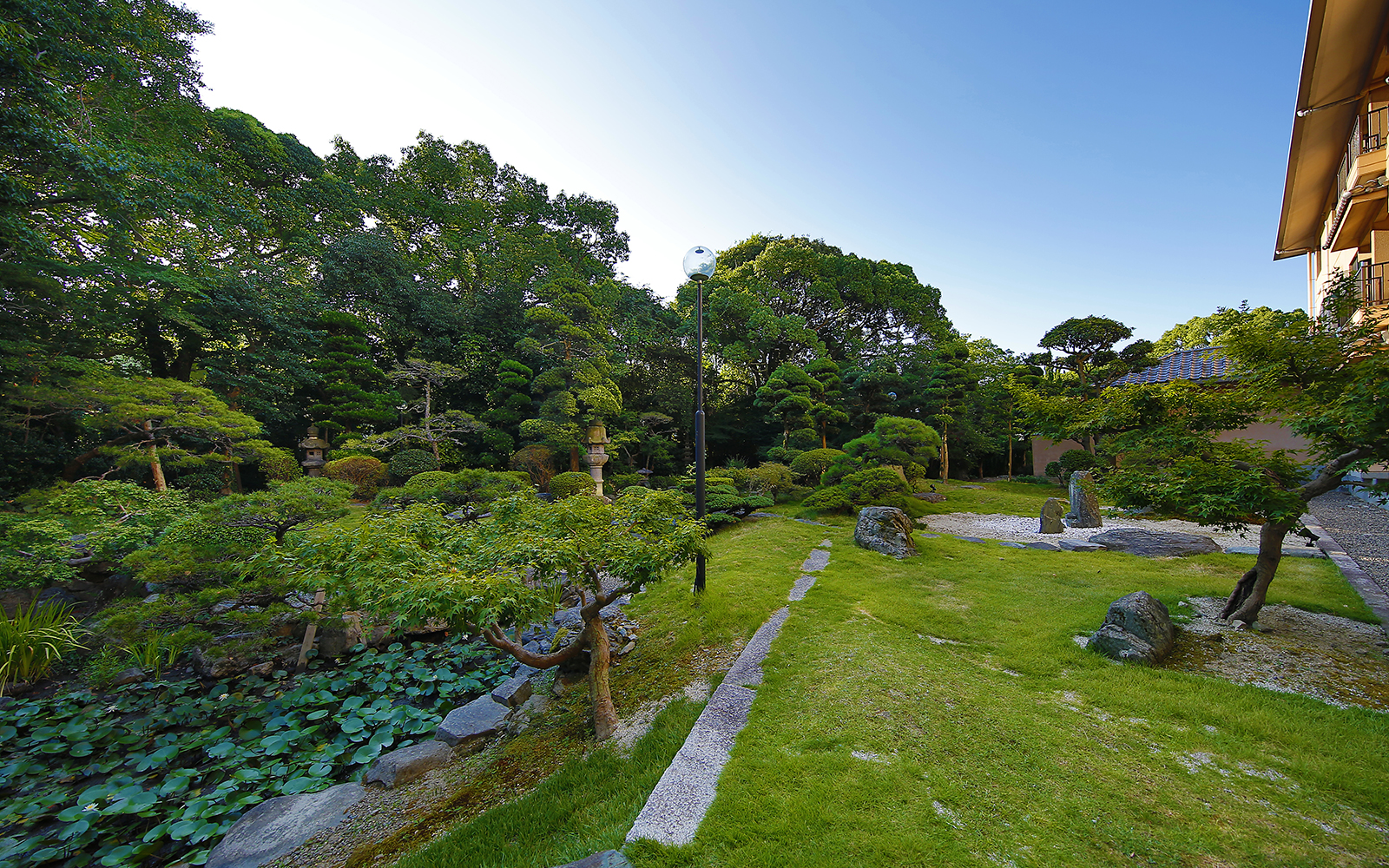 池泉回遊式庭園 2